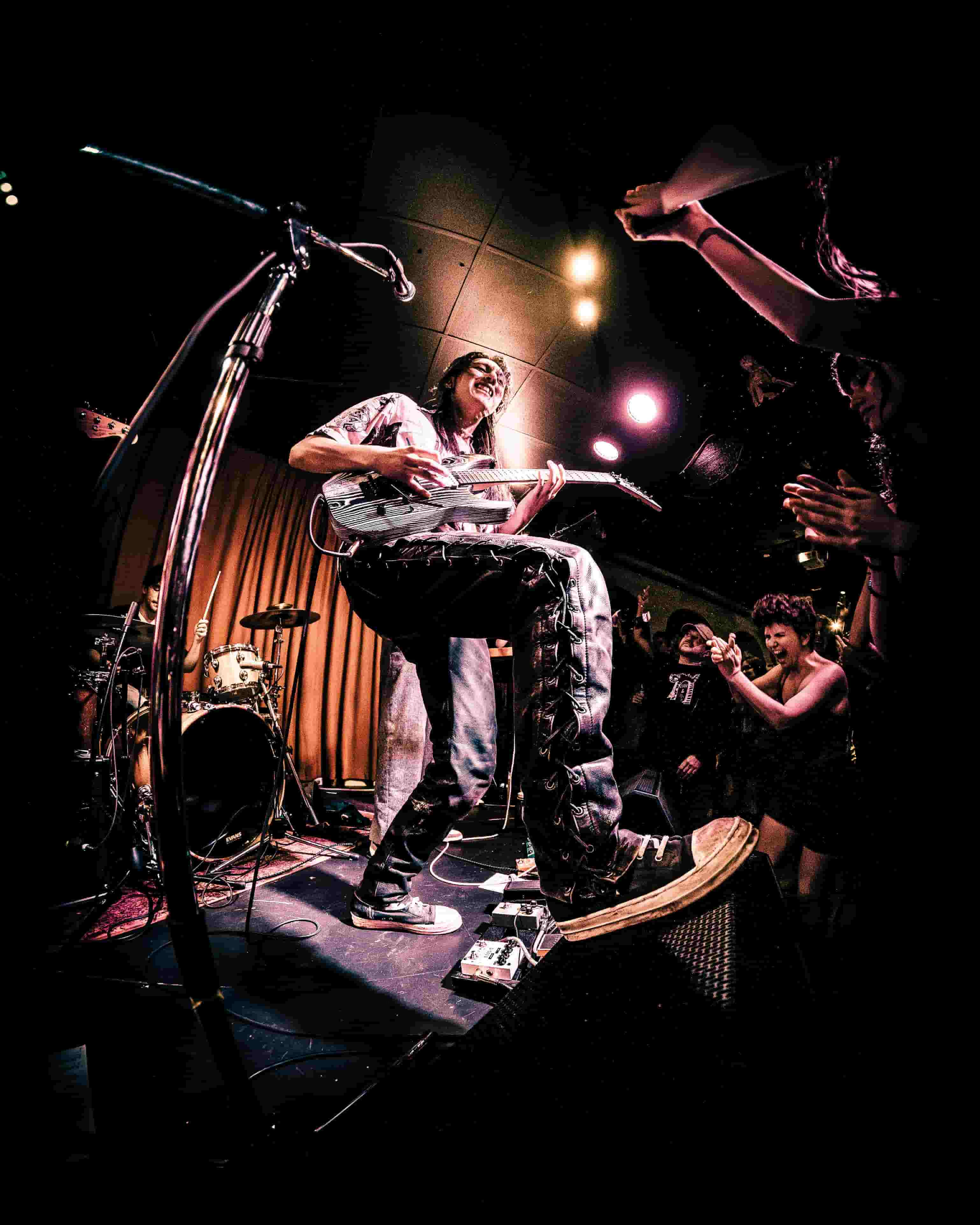 Chopping Spree performing.